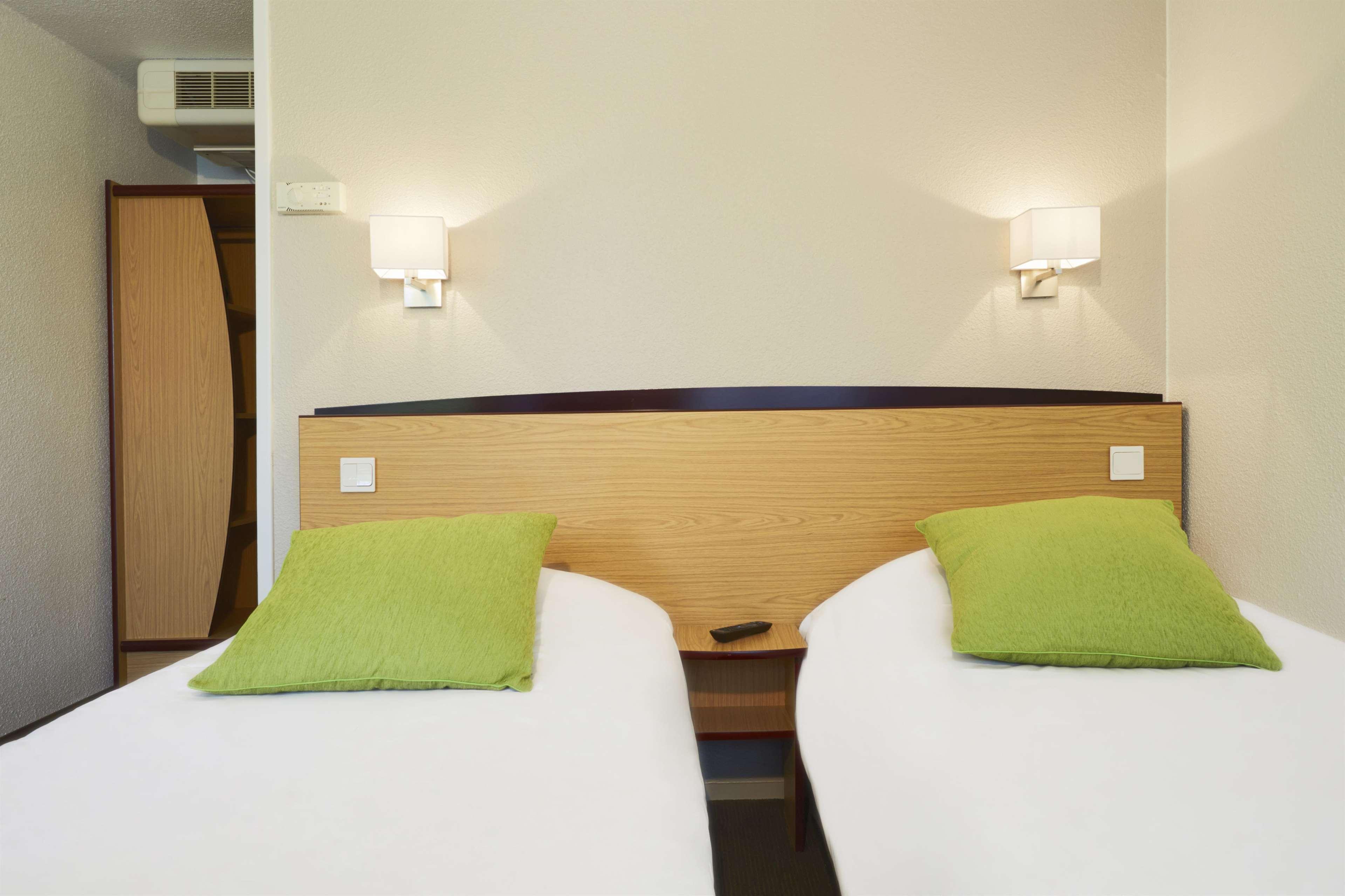 ก็องปานีล ลีล เวสท์ ล็อม Hotel ลีลล์ ภายนอก รูปภาพ