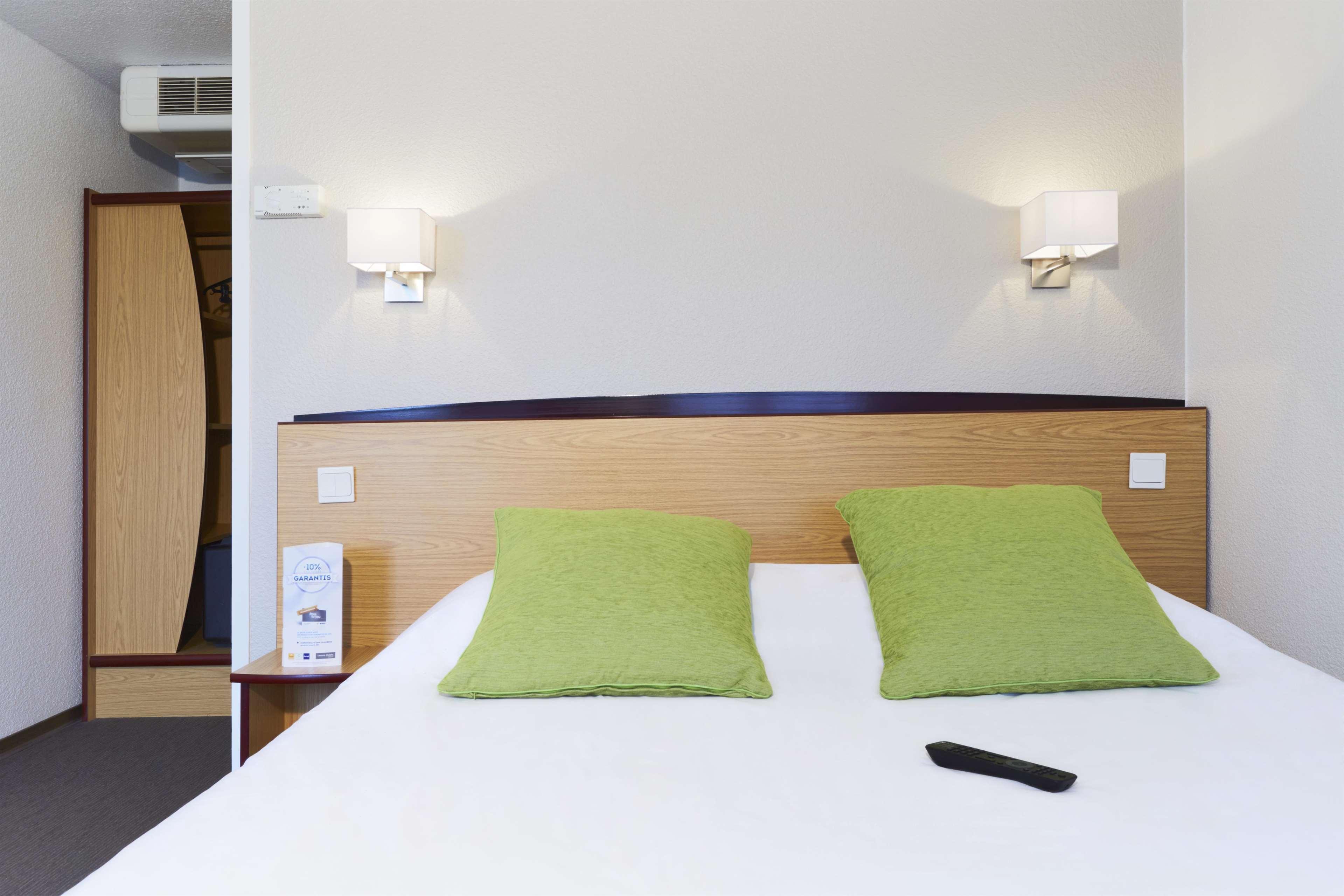 ก็องปานีล ลีล เวสท์ ล็อม Hotel ลีลล์ ภายนอก รูปภาพ