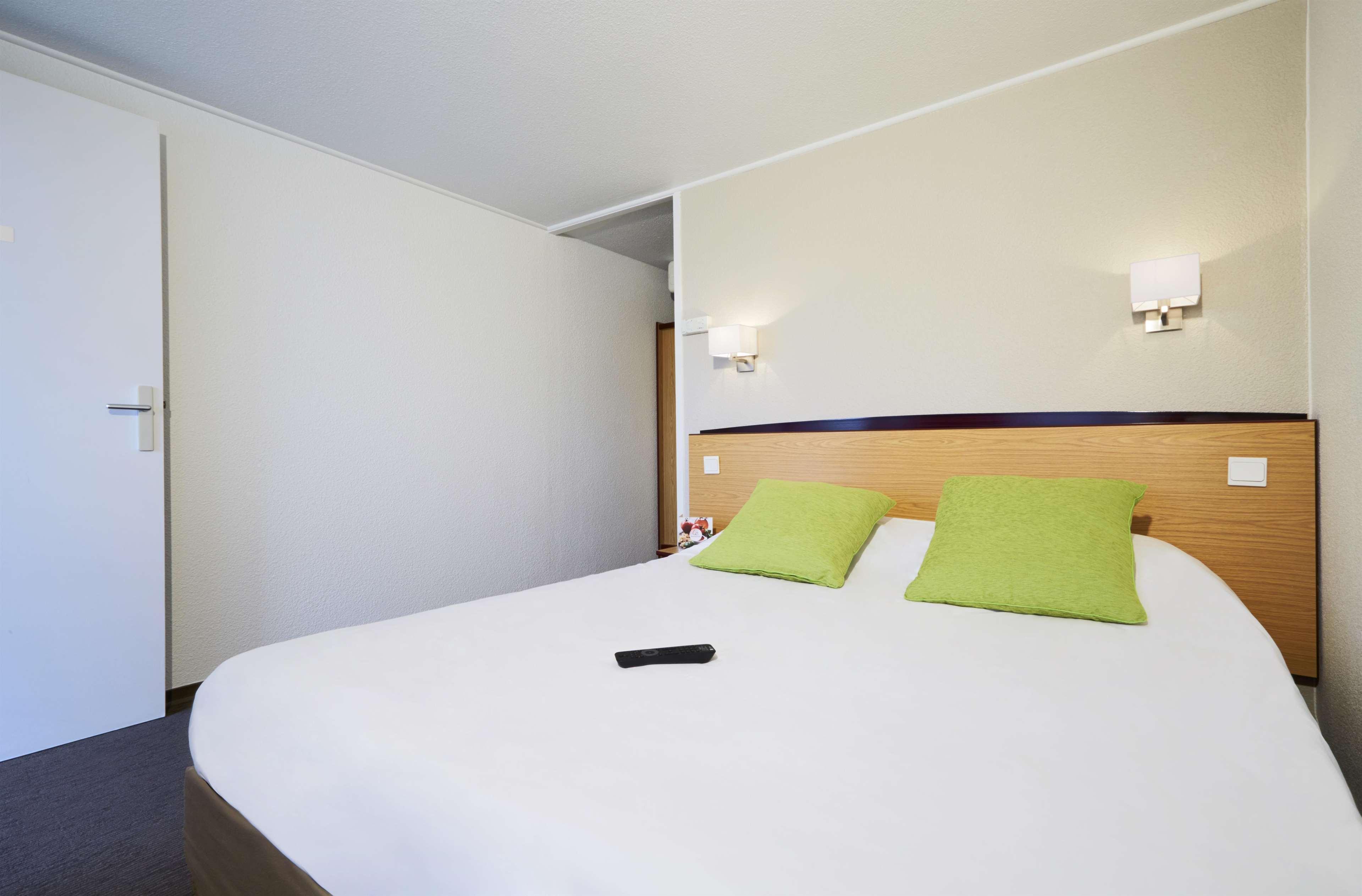 ก็องปานีล ลีล เวสท์ ล็อม Hotel ลีลล์ ภายนอก รูปภาพ