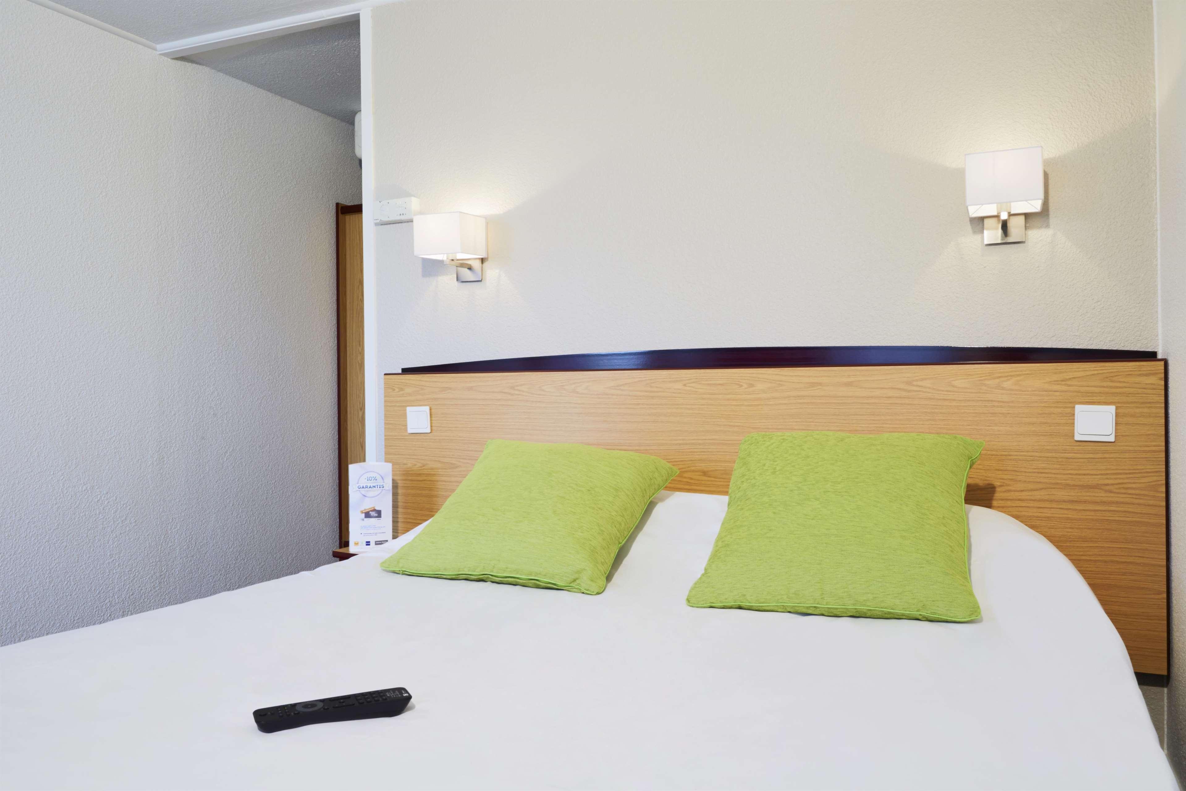 ก็องปานีล ลีล เวสท์ ล็อม Hotel ลีลล์ ภายนอก รูปภาพ
