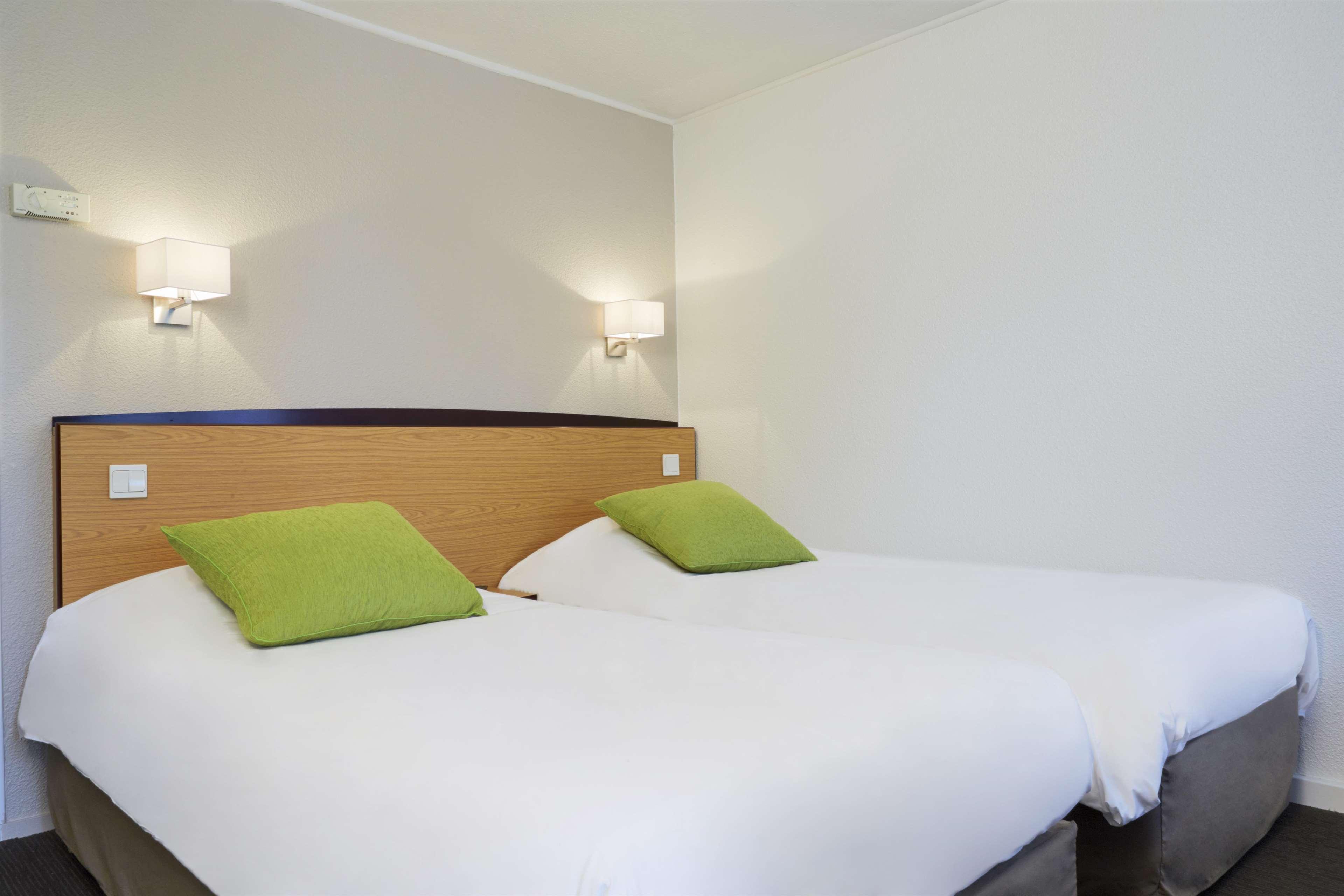 ก็องปานีล ลีล เวสท์ ล็อม Hotel ลีลล์ ภายนอก รูปภาพ
