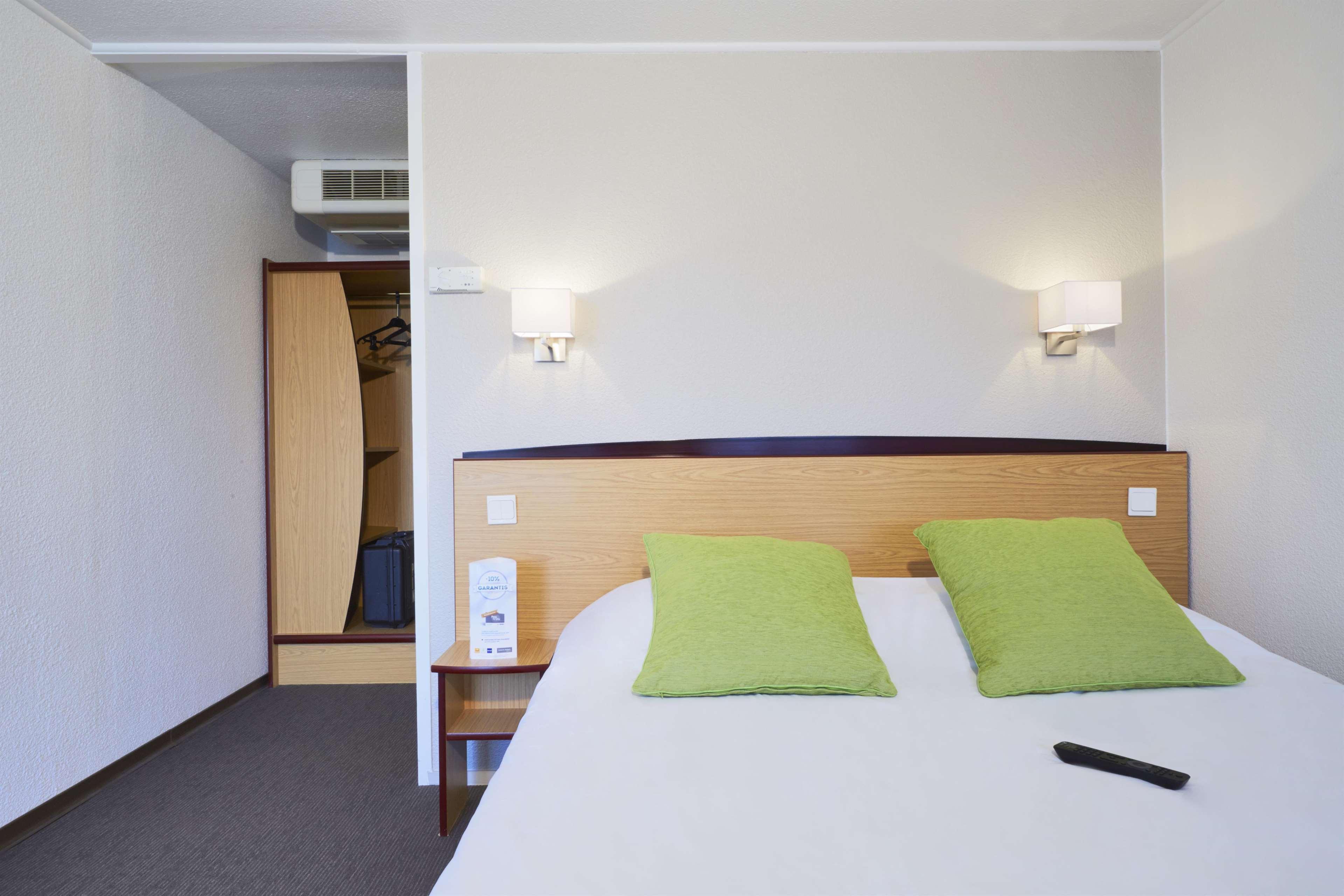 ก็องปานีล ลีล เวสท์ ล็อม Hotel ลีลล์ ภายนอก รูปภาพ