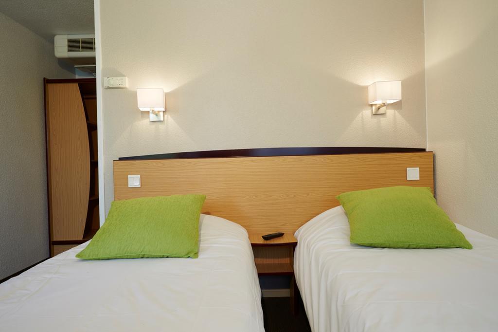 ก็องปานีล ลีล เวสท์ ล็อม Hotel ลีลล์ ภายนอก รูปภาพ